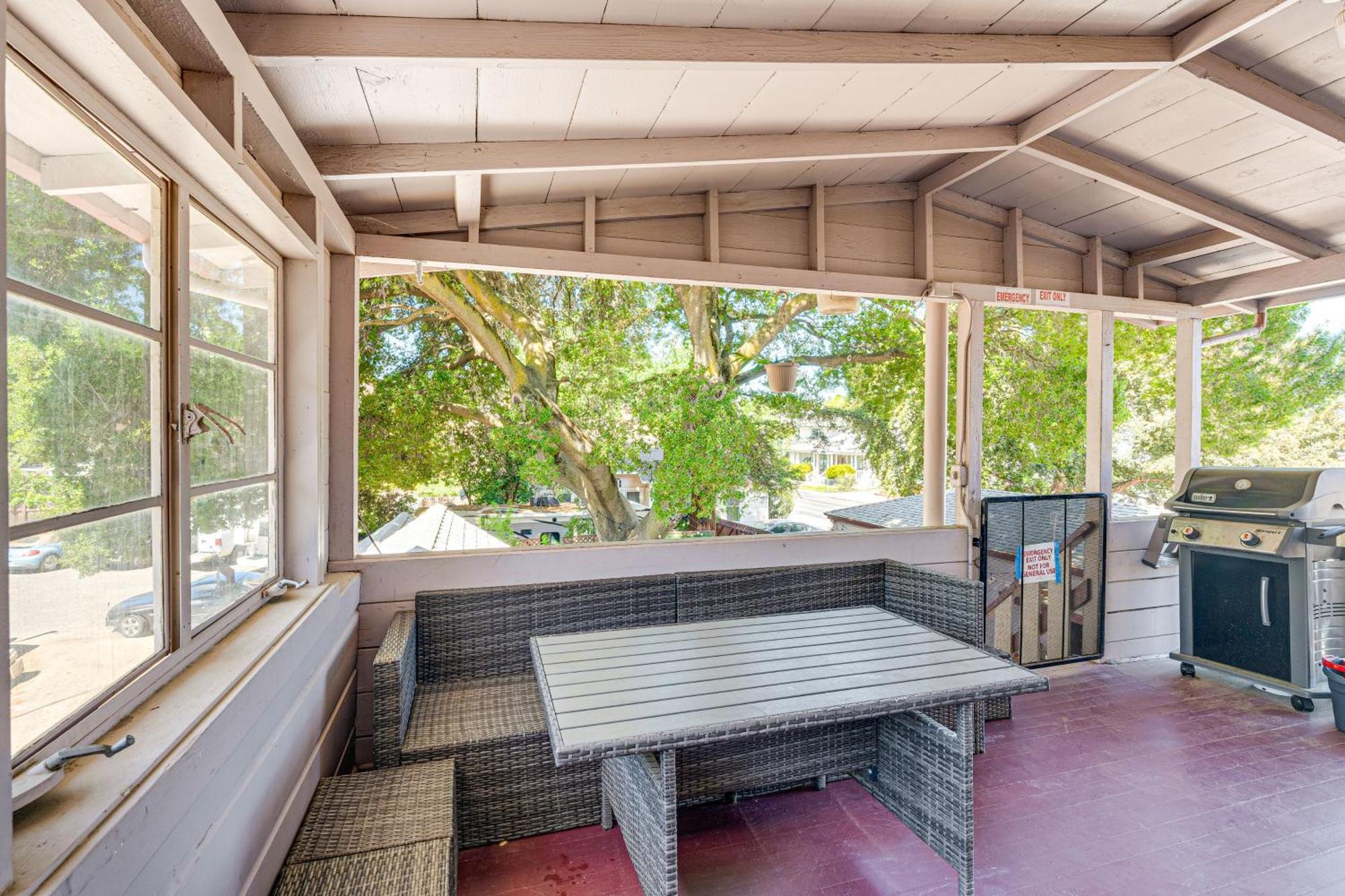 Bright Woodland Apartment Walk To Main Street Exterior photo