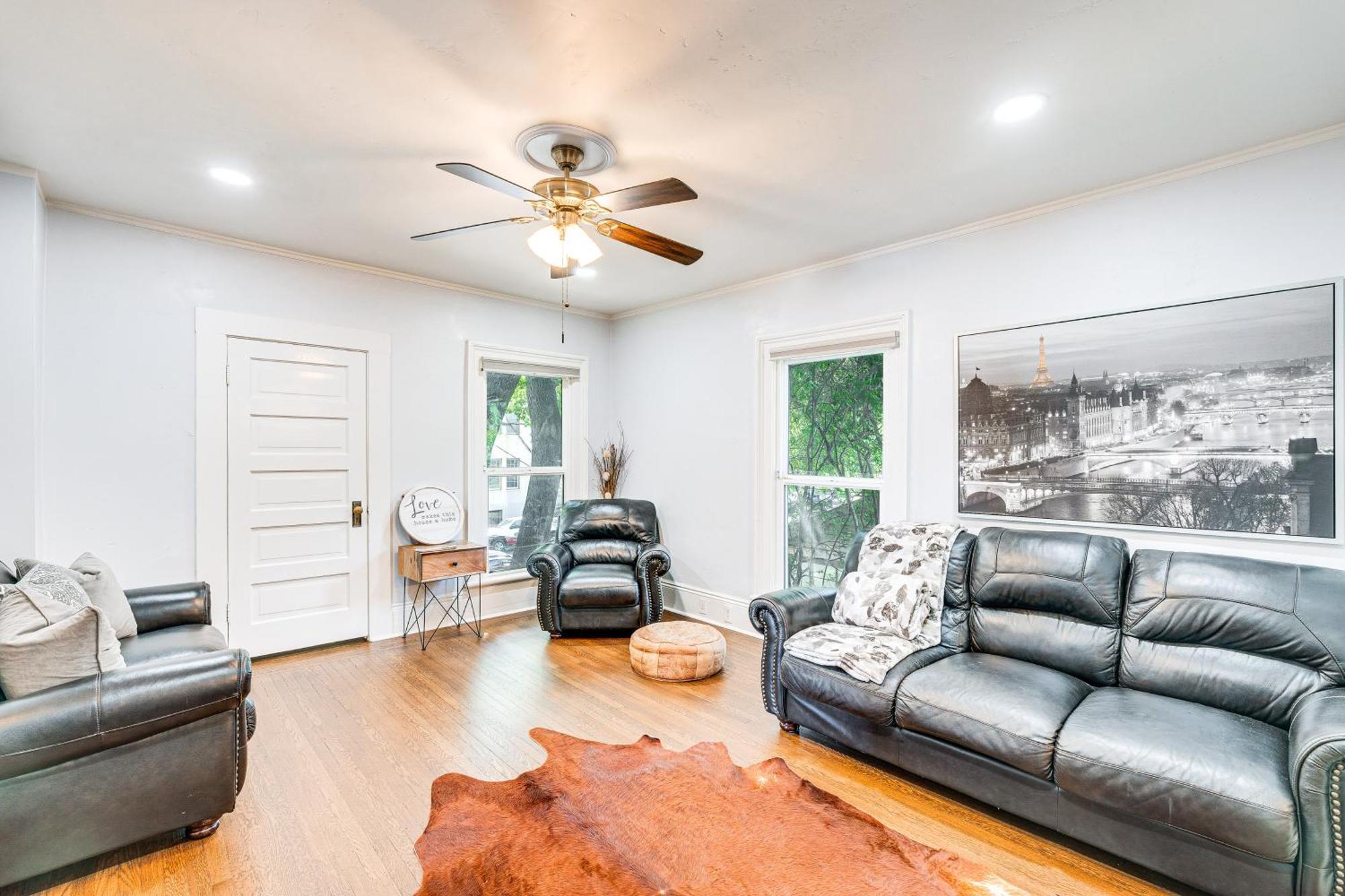 Bright Woodland Apartment Walk To Main Street Exterior photo